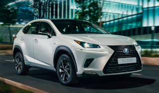 Lexus NX 300h Sport - front