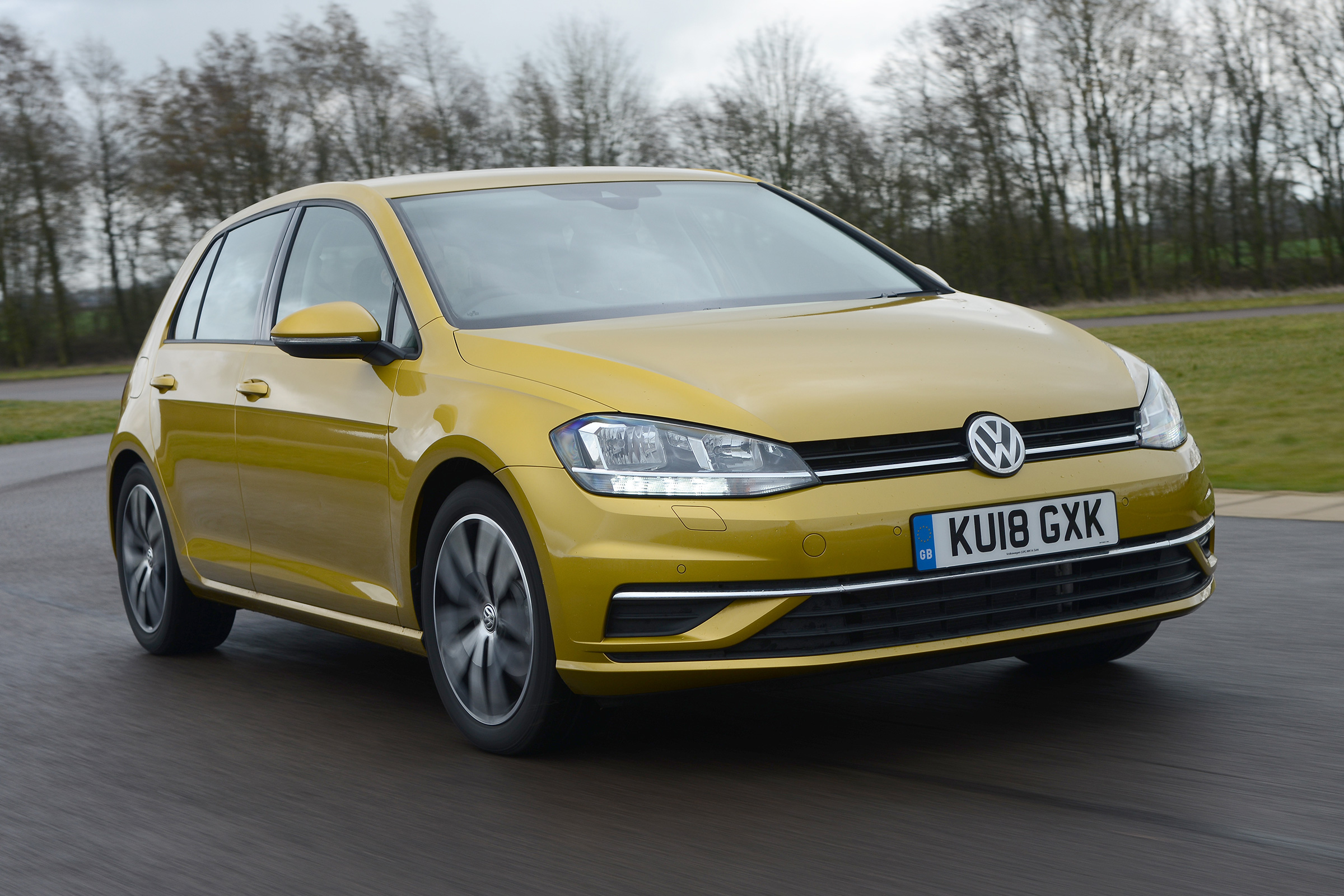 Volkswagen Golf - front