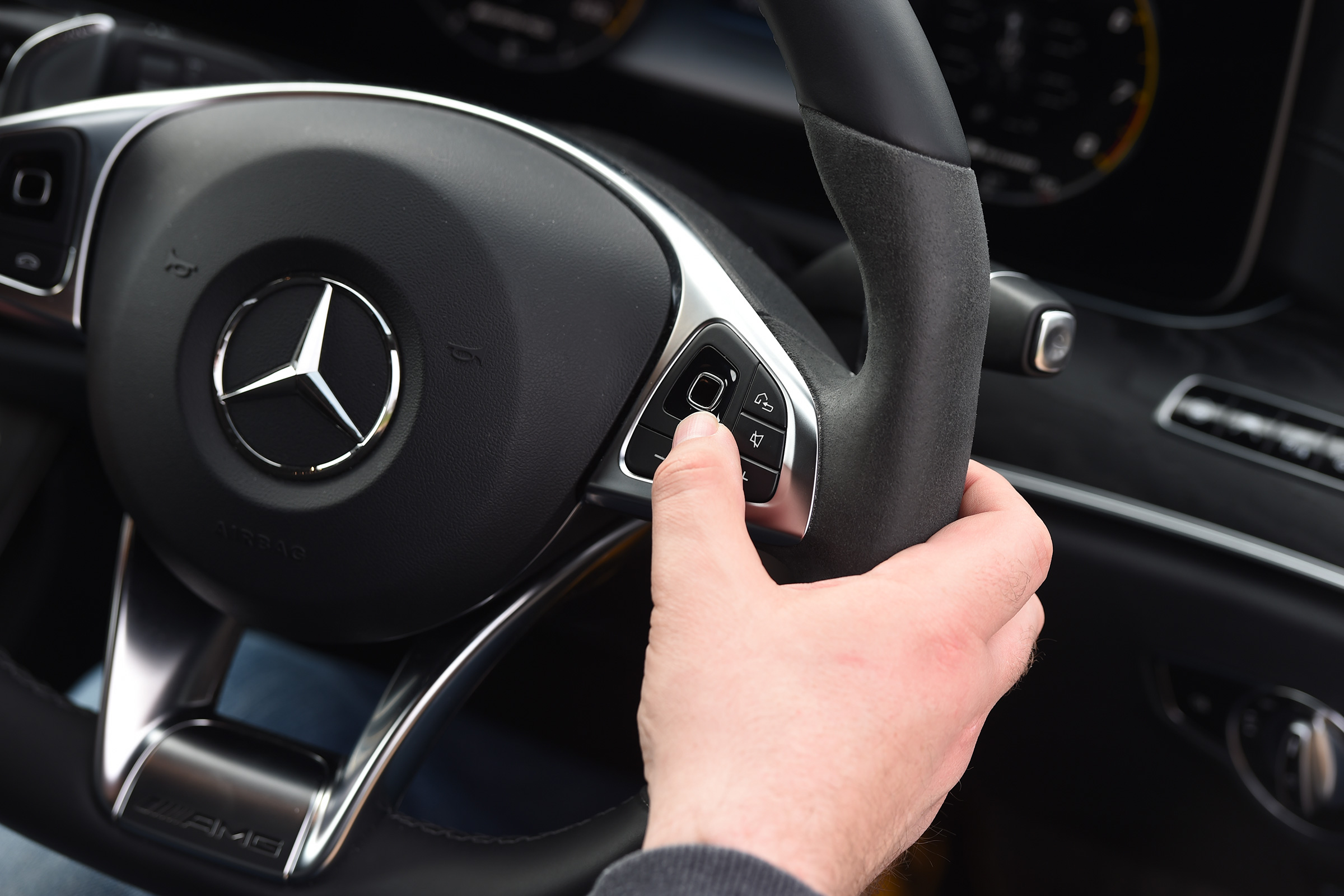 Mercedes-AMG E 63 S - steering wheel