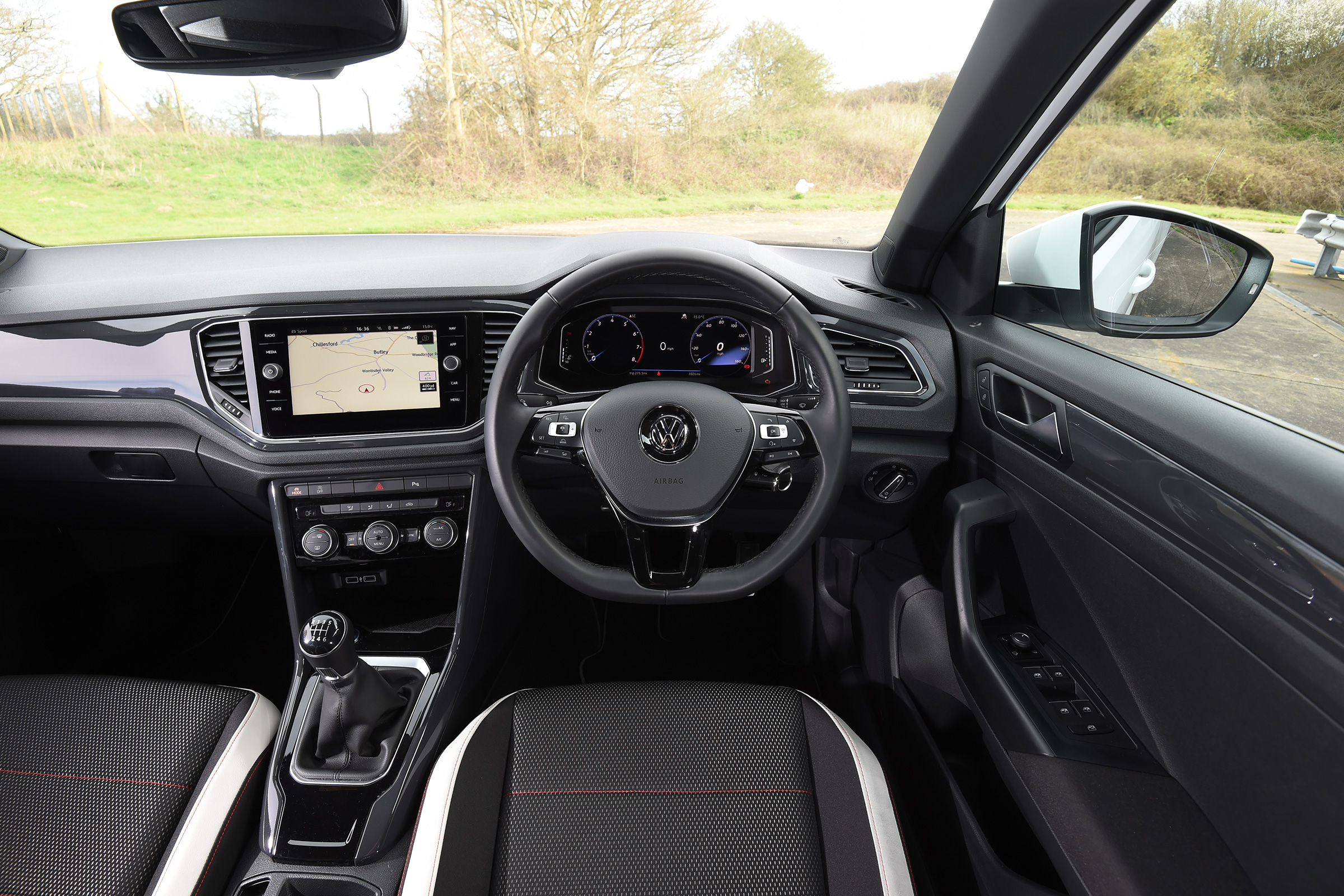 Volkswagen T-Roc - interior