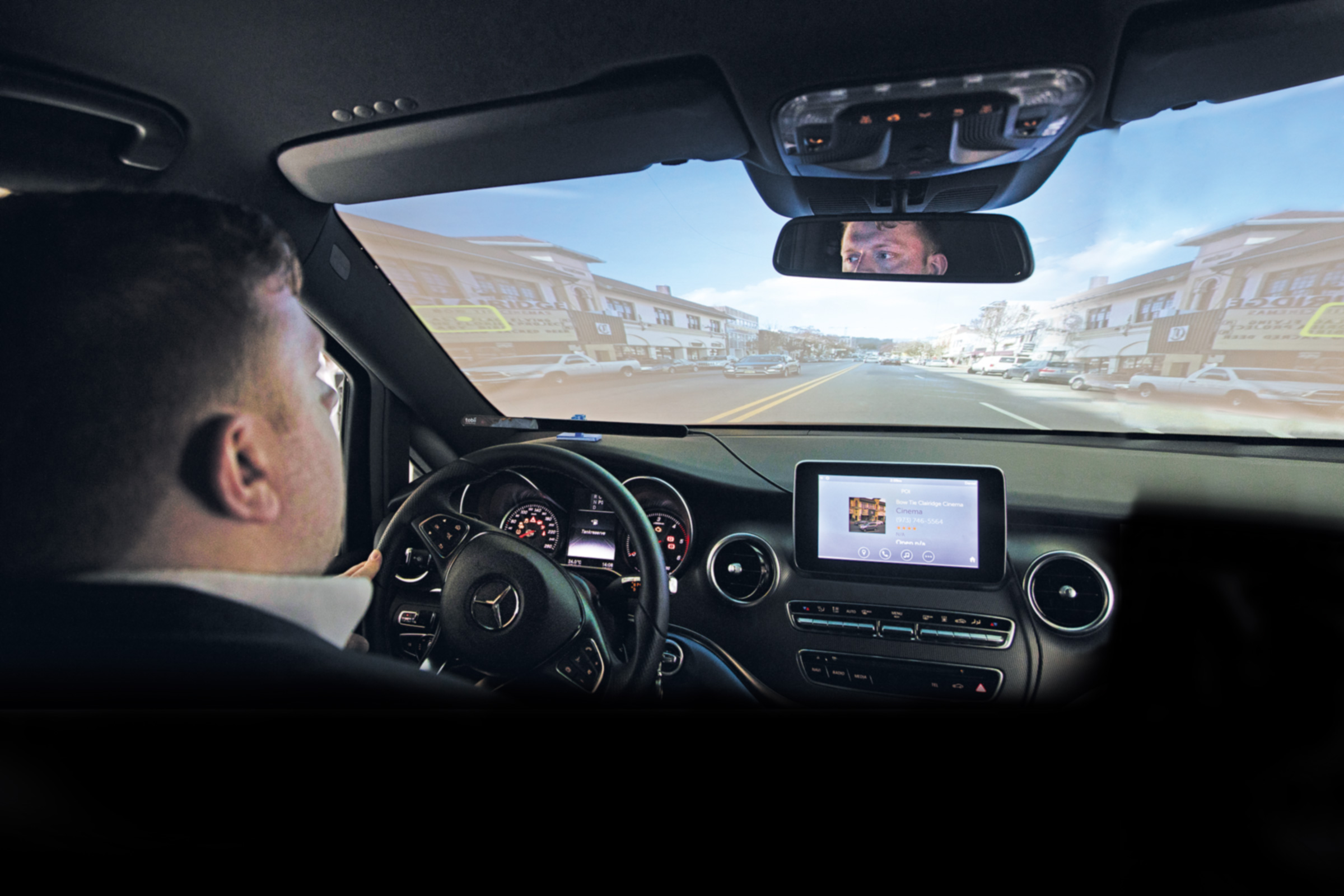 Driver tracking feature windscreen