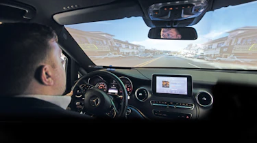 Driver tracking feature windscreen