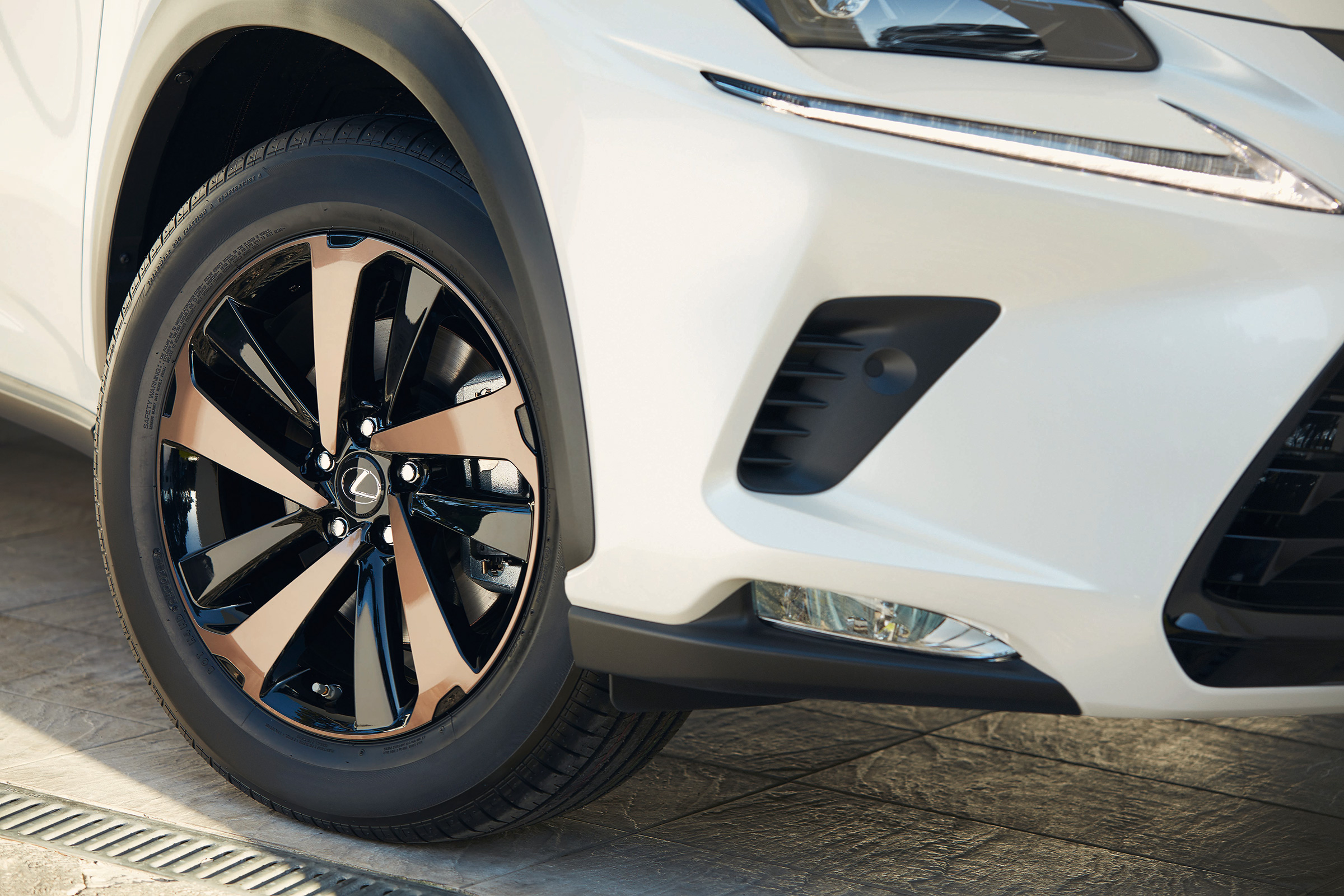 Lexus NX 300h Sport - wheel