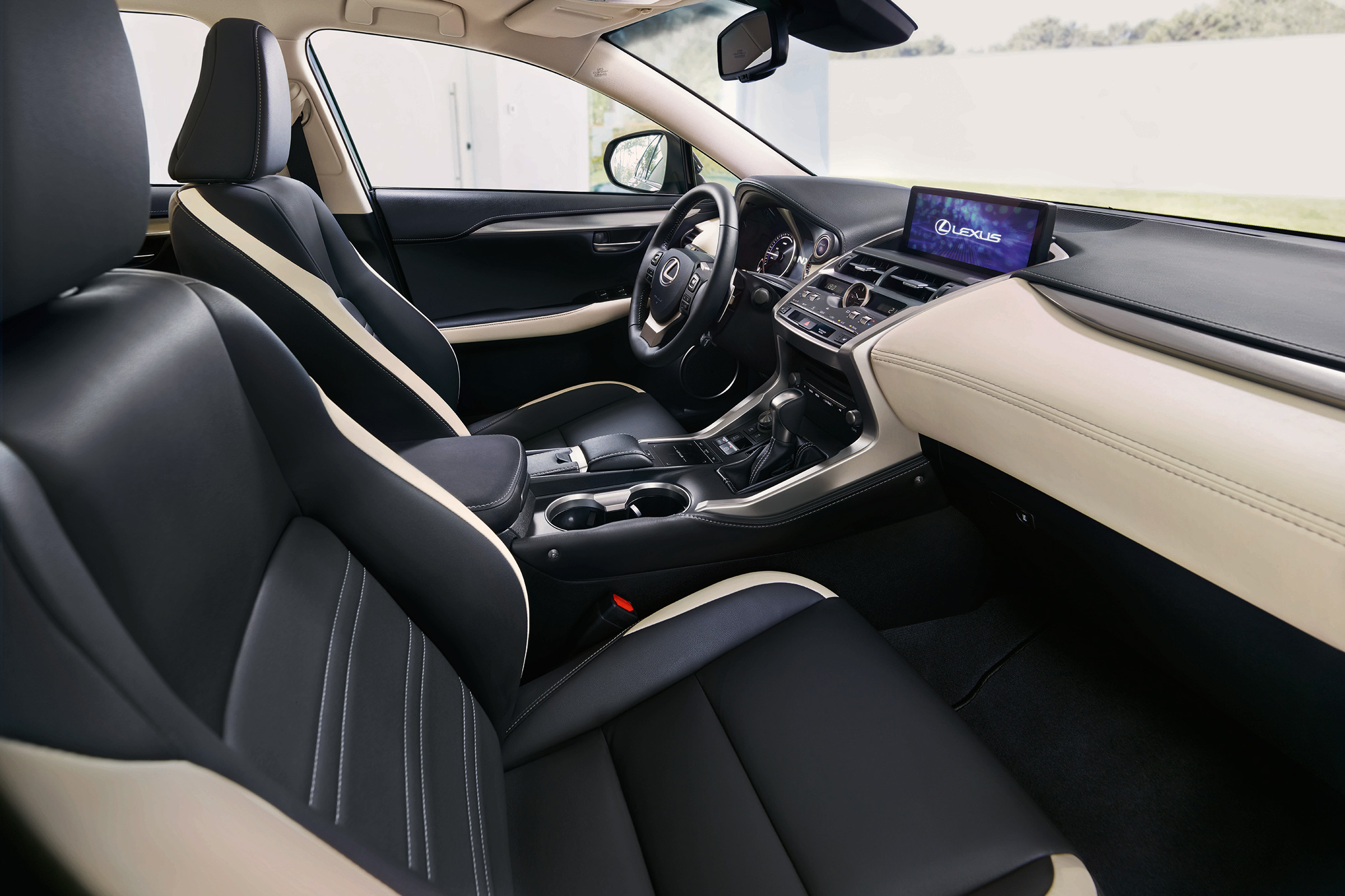 Lexus NX 300h Sport - interior