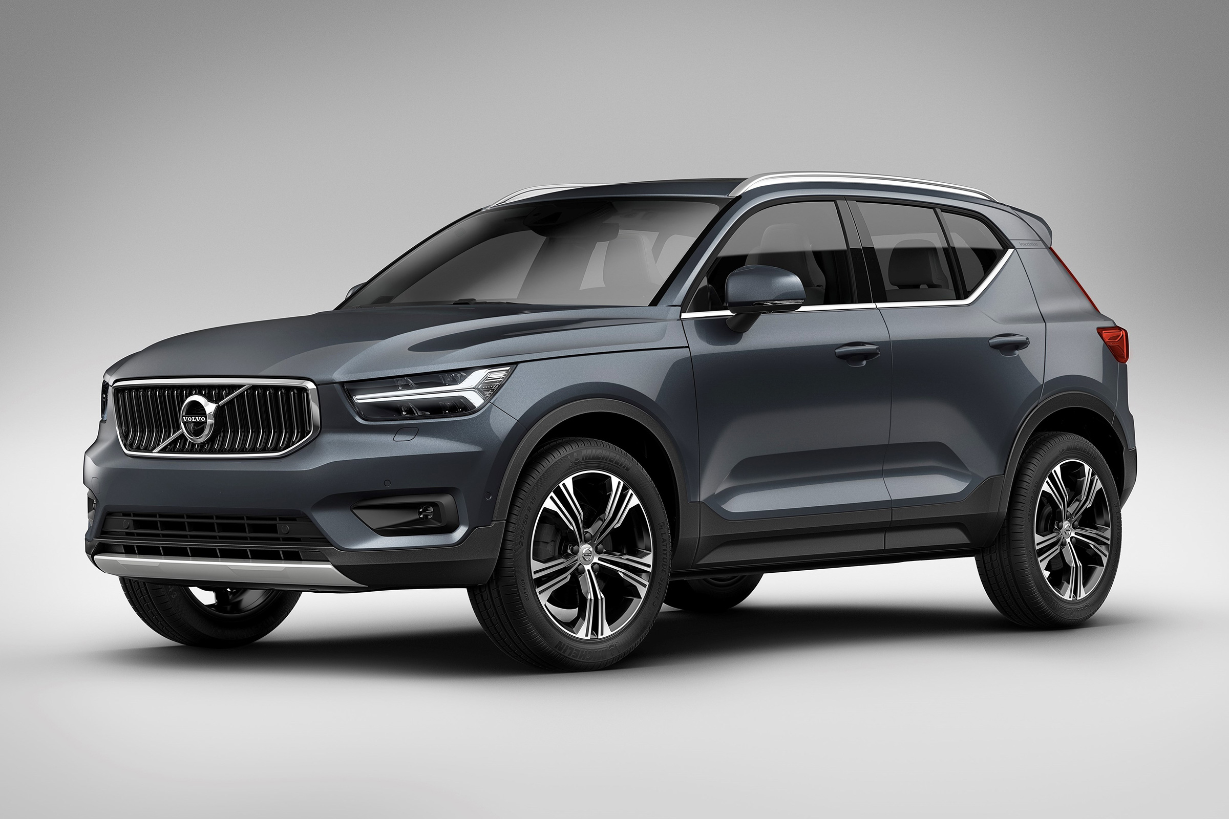 Volvo XC40 - front