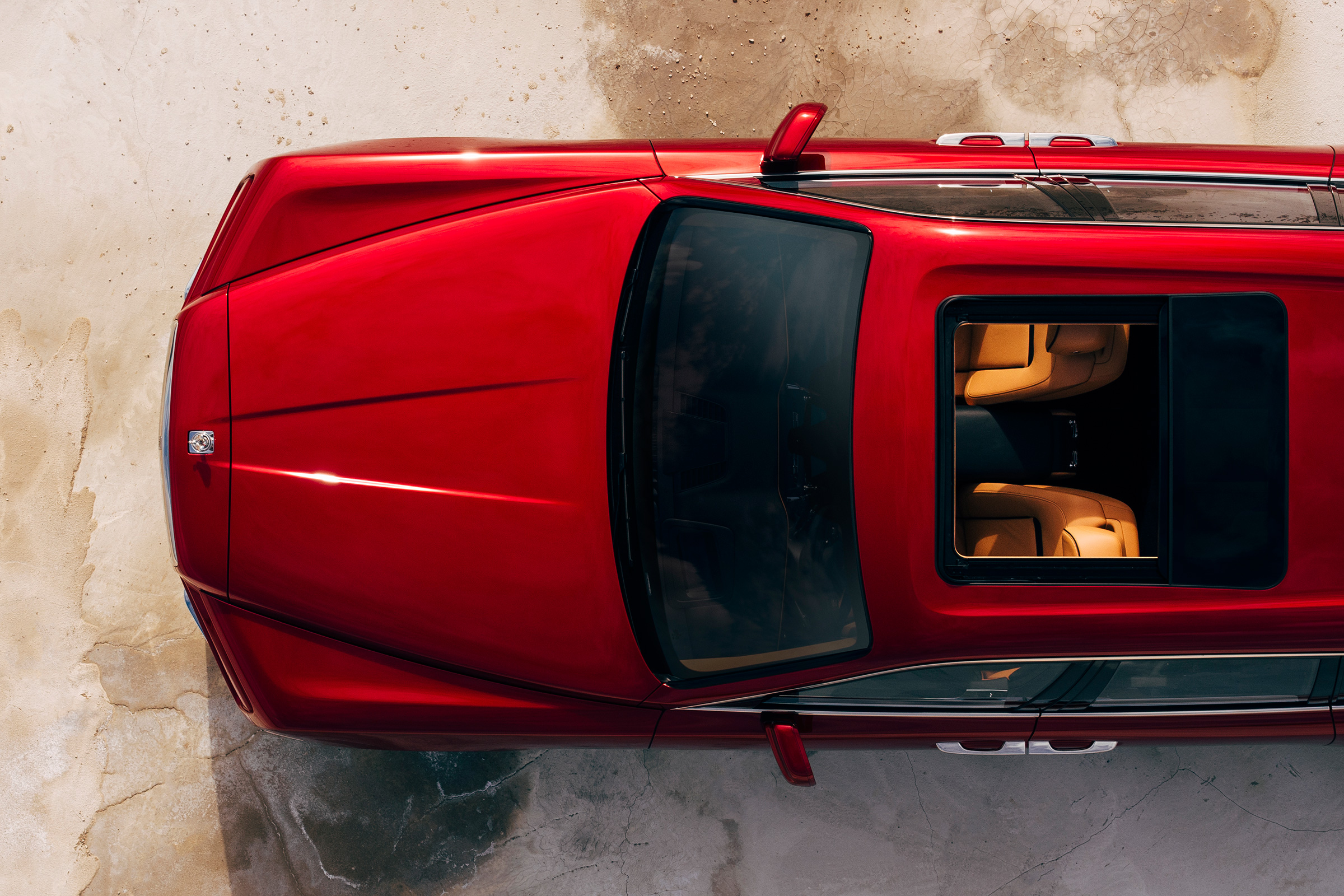 Rolls-Royce Cullinan SUV - overhead