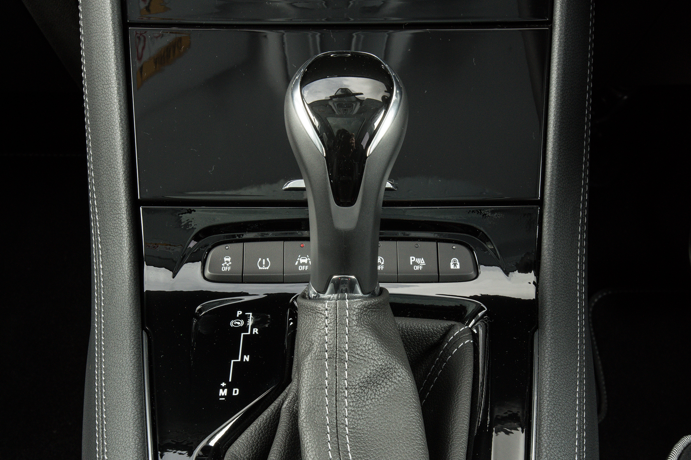 Vauxhall Grandland X Ultimate - gear lever