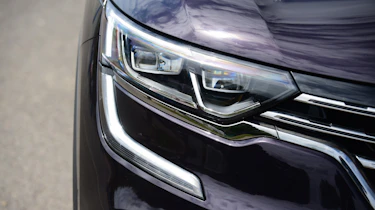 Renault Koleos Initiale Paris headlight