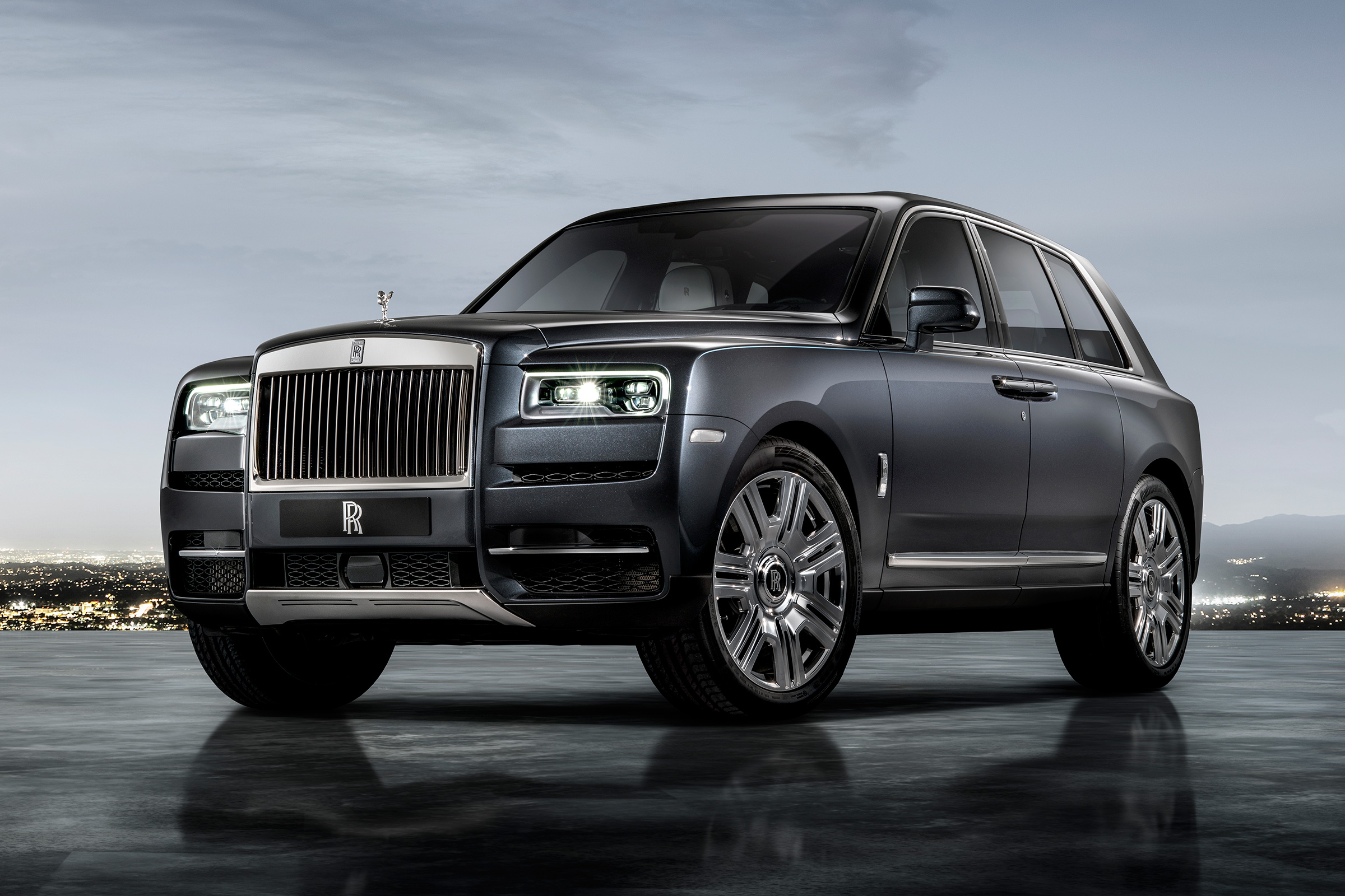 Rolls-Royce Cullinan SUV - front