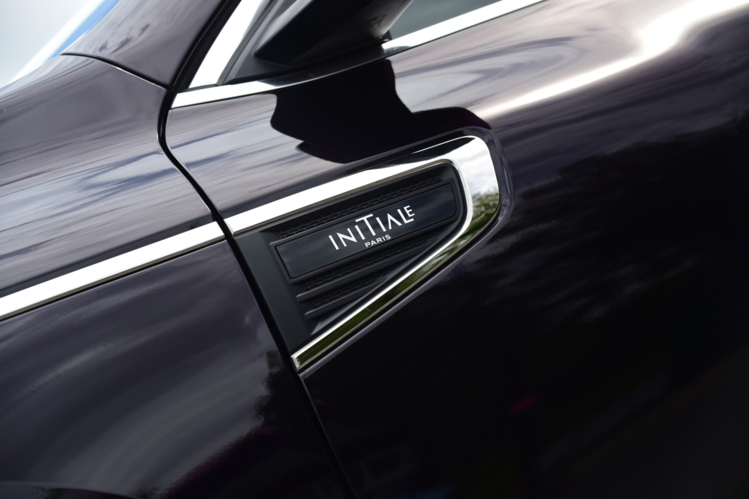 Renault Koleos Initiale Paris side badge