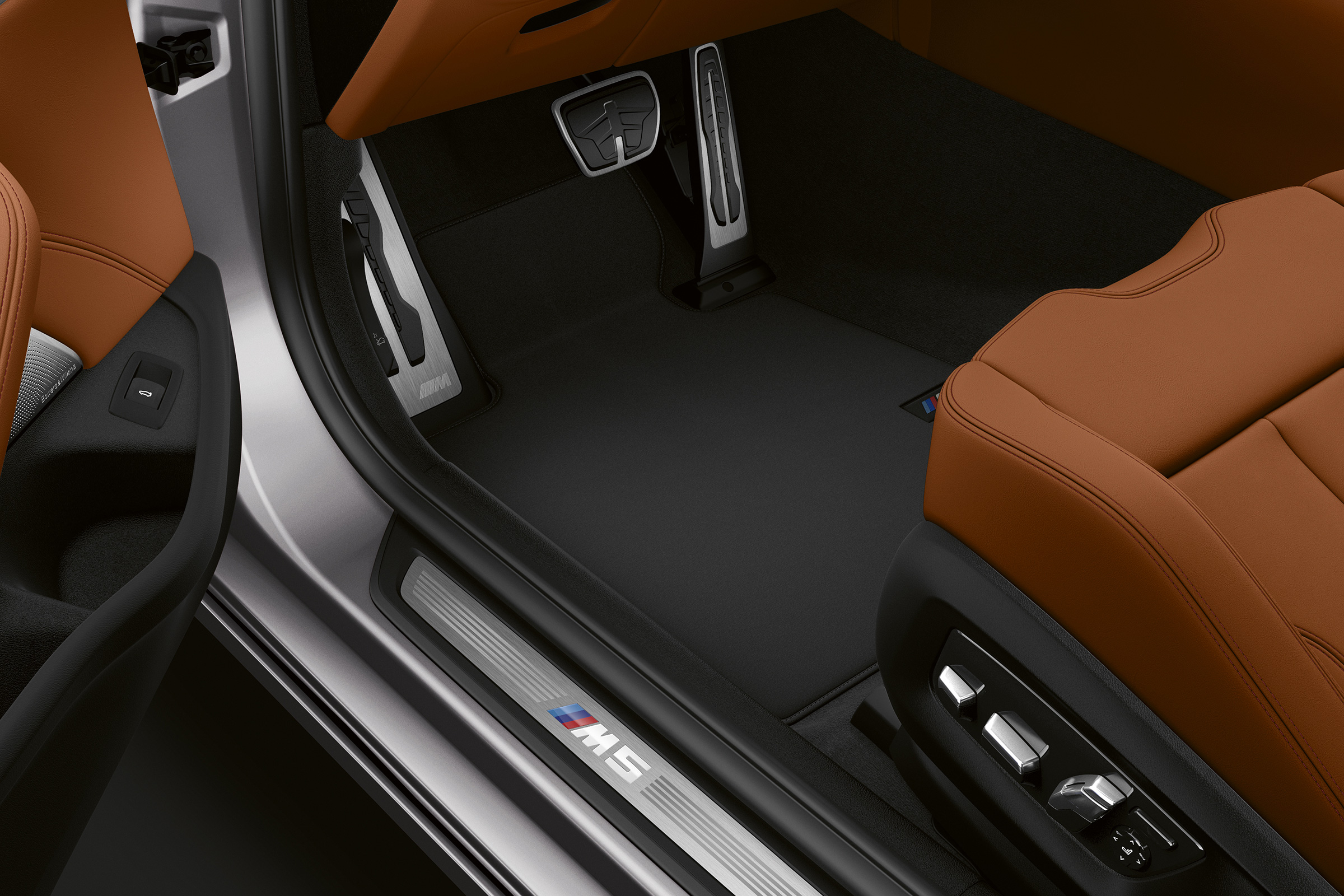 BMW M5 Competition Pack - footwell