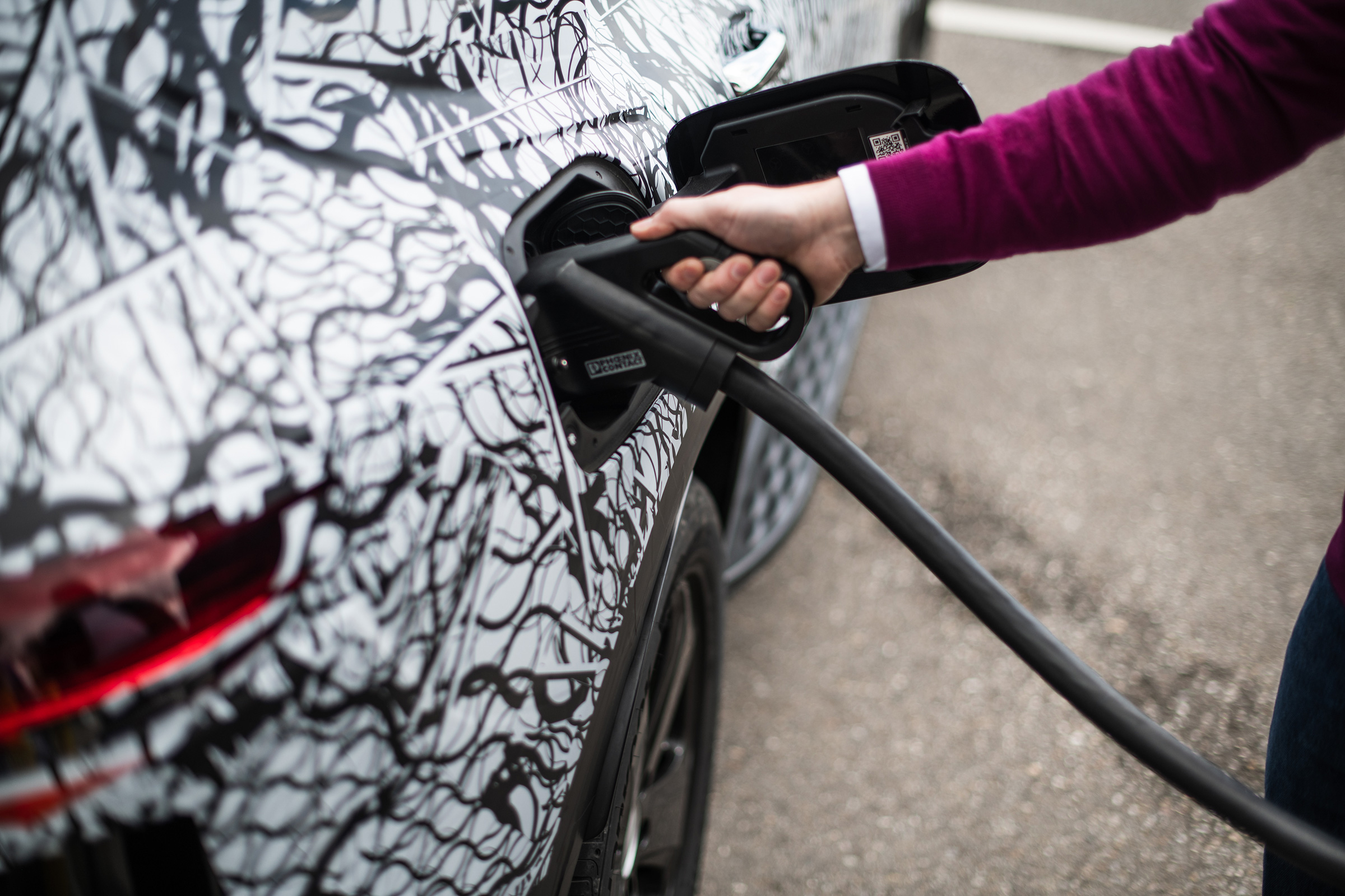 Mercedes EQ C - charging