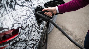 Mercedes EQ C - charging