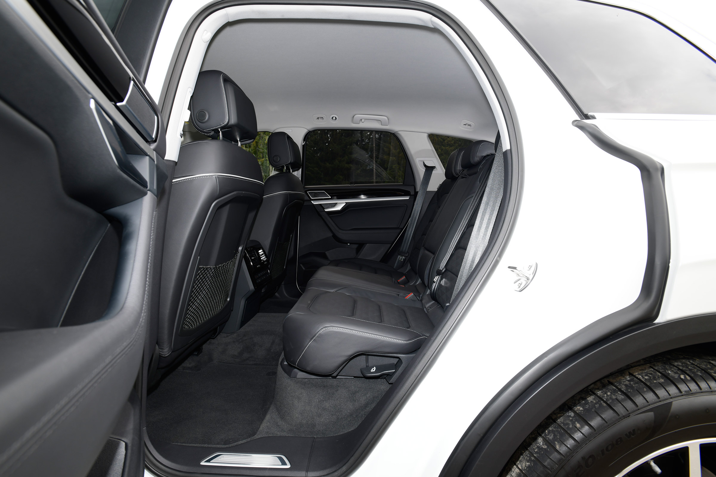 Volkswagen Touareg - rear seats