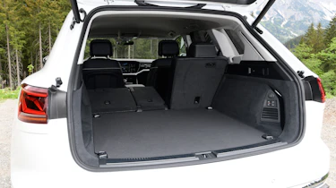 Volkswagen Touareg - boot side