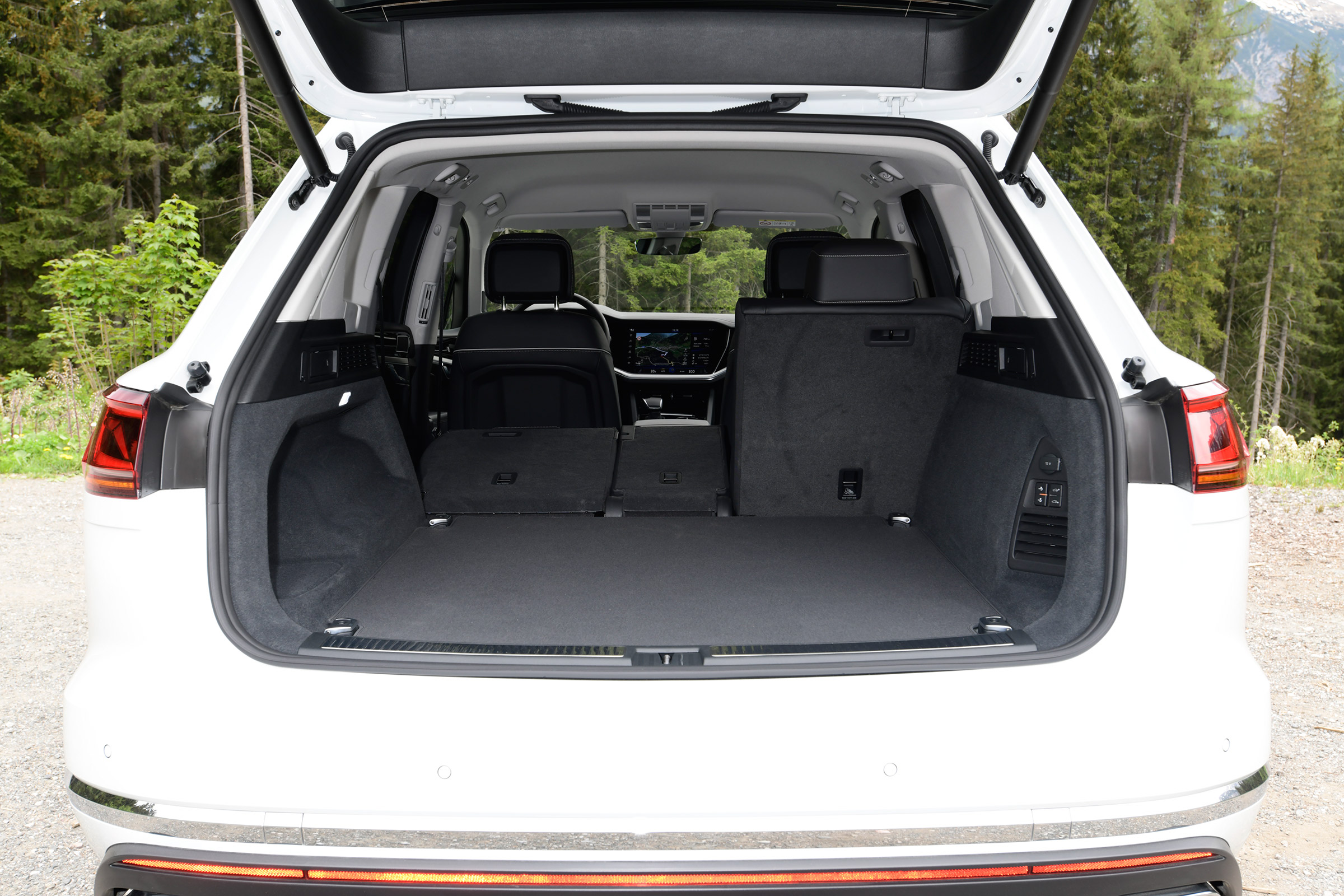 Volkswagen Touareg - boot
