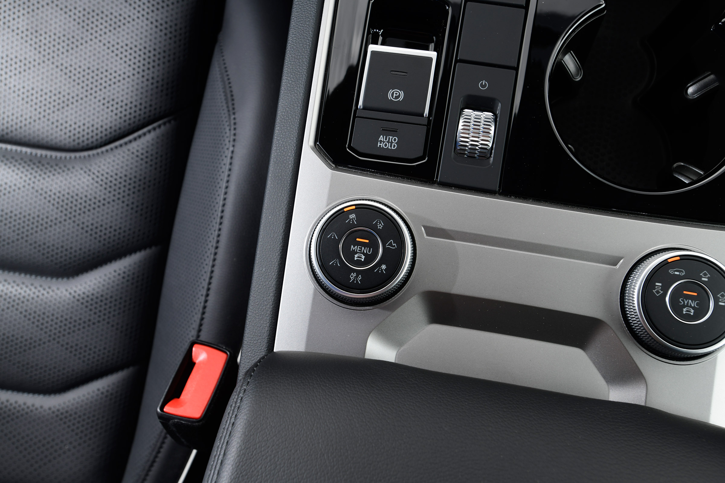 Volkswagen Touareg - centre console