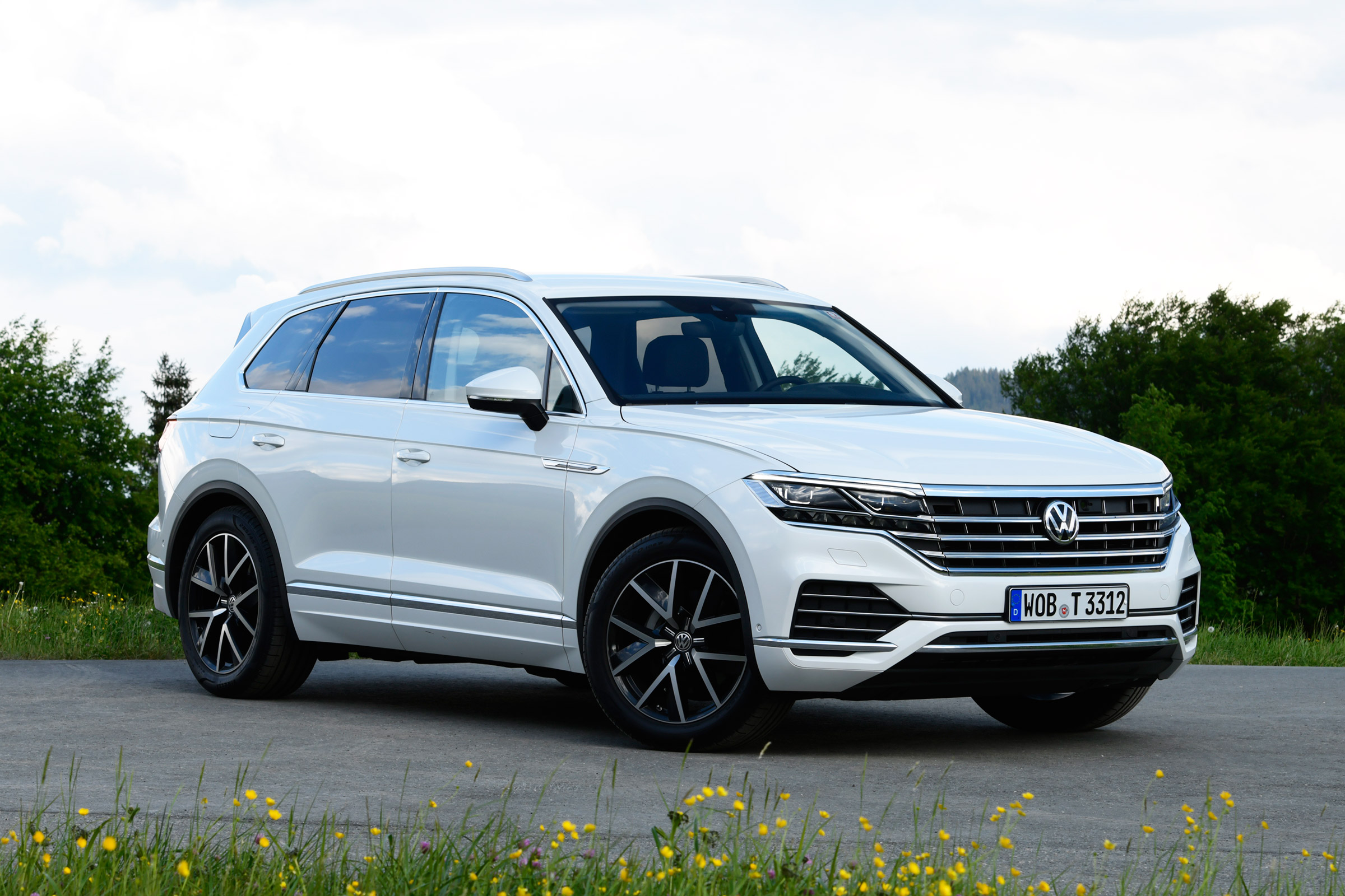 Volkswagen Touareg - front static