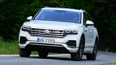 Volkswagen Touareg - front cornering