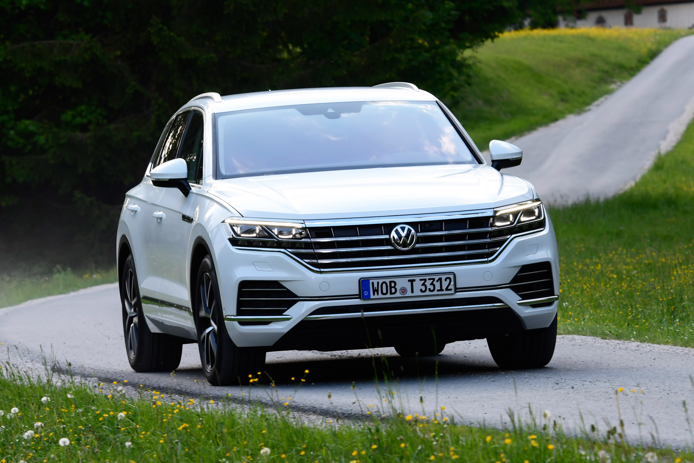 Volkswagen Touareg - front action