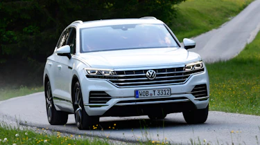 Volkswagen Touareg - front action