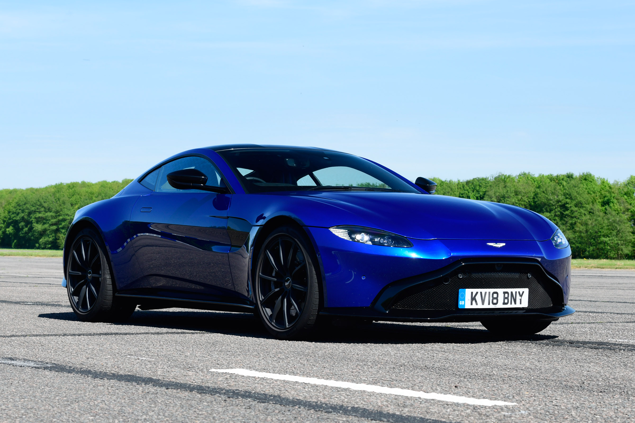 Aston Martin Vantage - front static