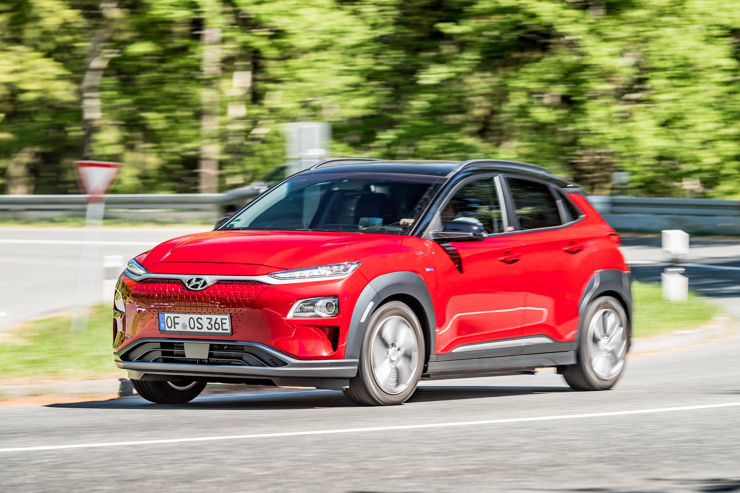 Hyundai Kona Electric - front cornering