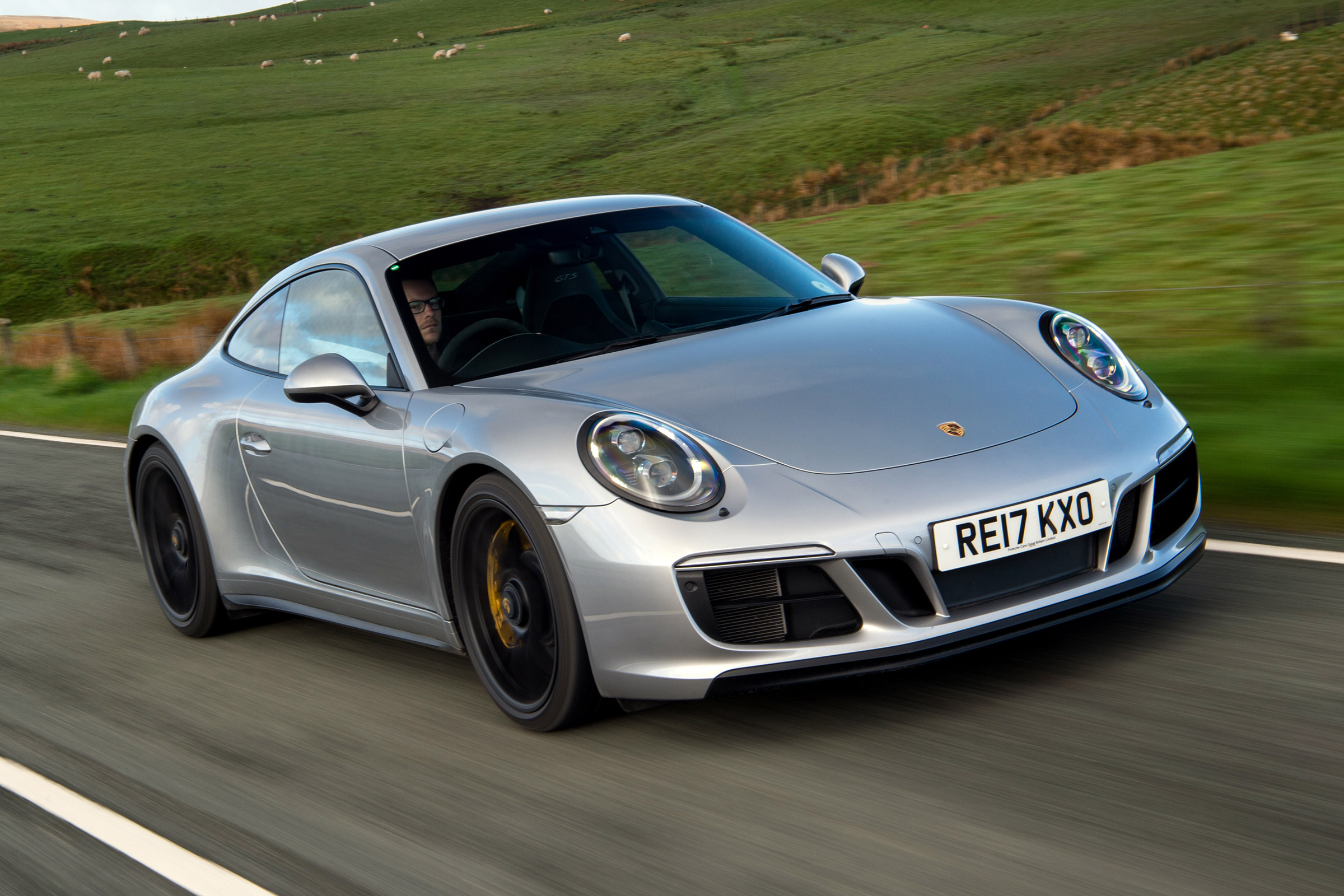 Porsche 911 GTS - front