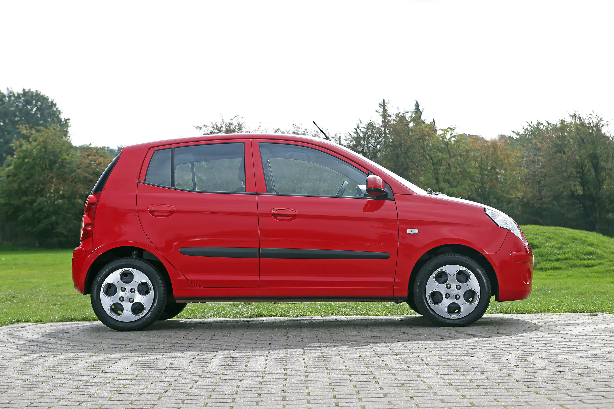 Used Kia Picanto - side