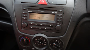 Used Kia Picanto - centre console