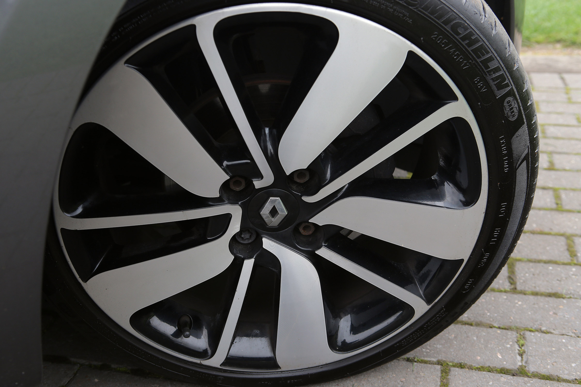 Used Renault Clio - wheel