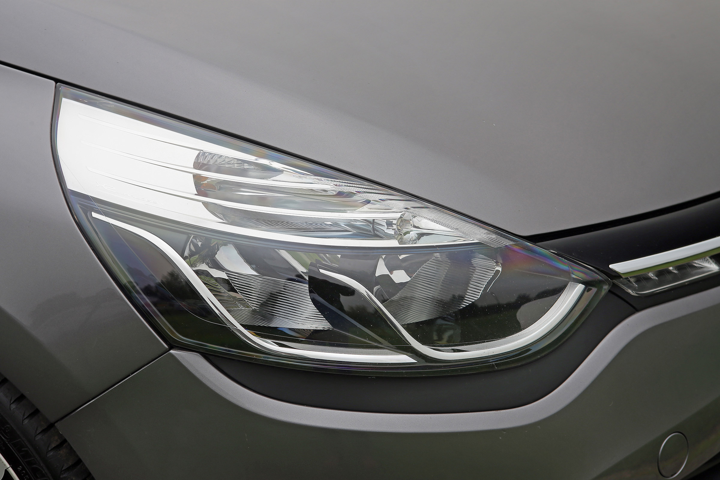 Used Renault Clio - front light