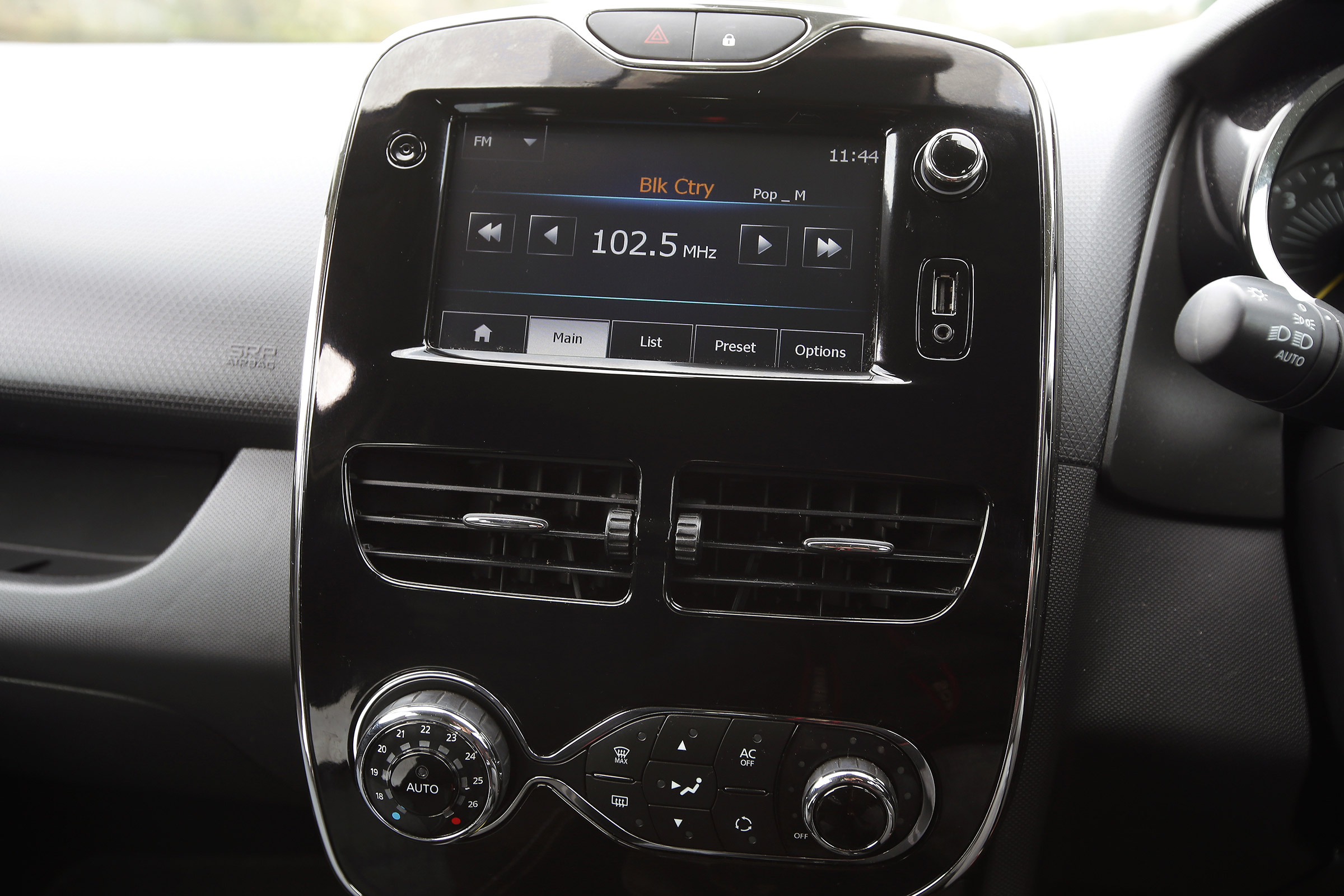 Used Renault Clio - centre console