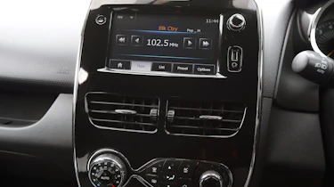 Used Renault Clio - centre console
