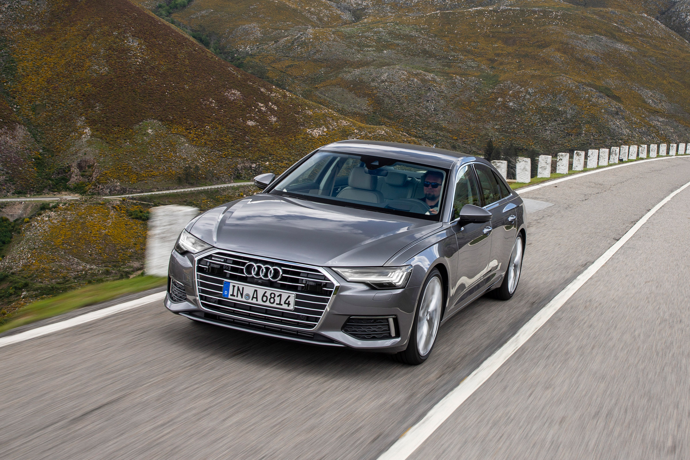 Audi A6 - front action