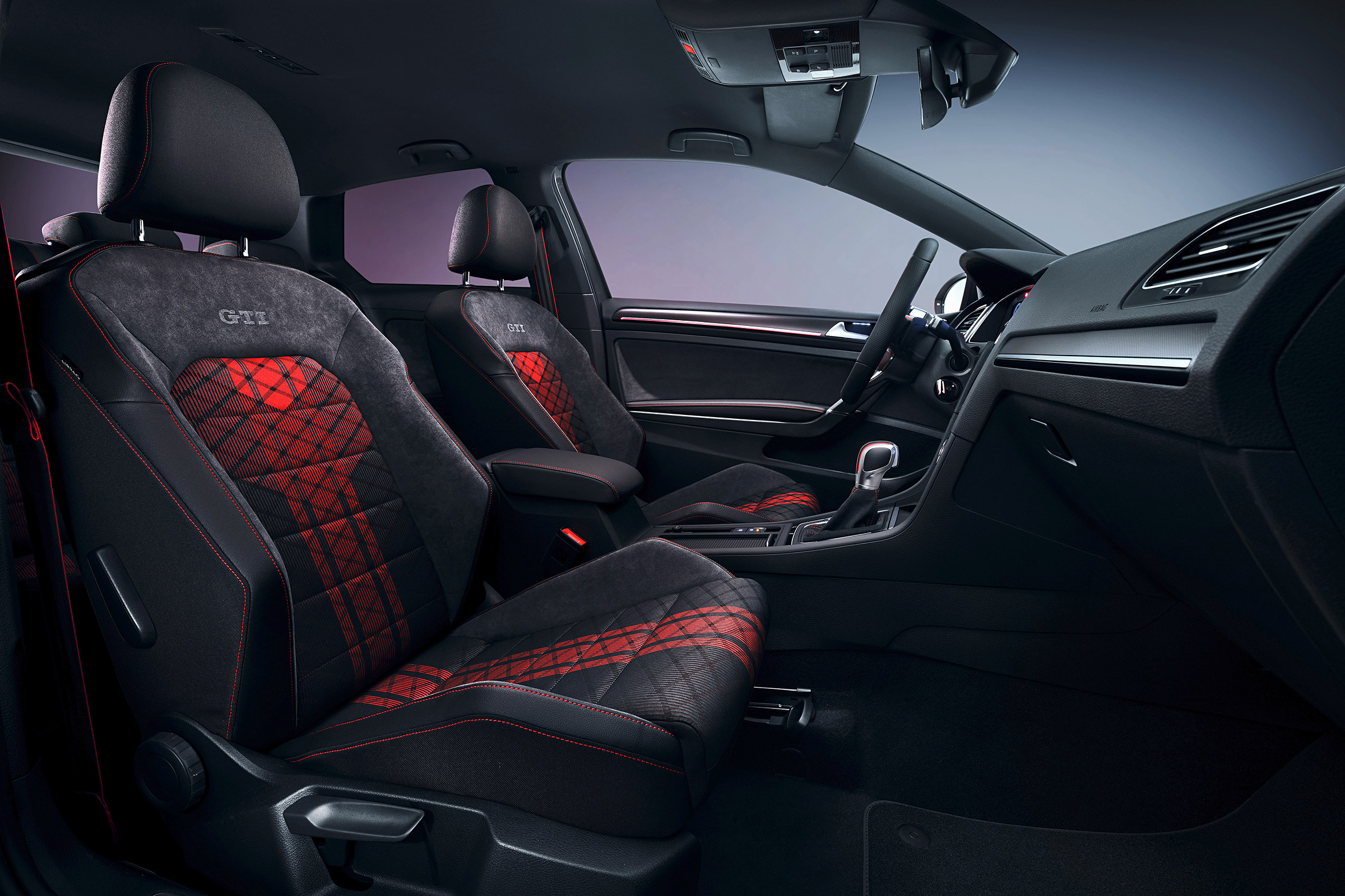 Volkswagen Golf GTI TCR - front seats