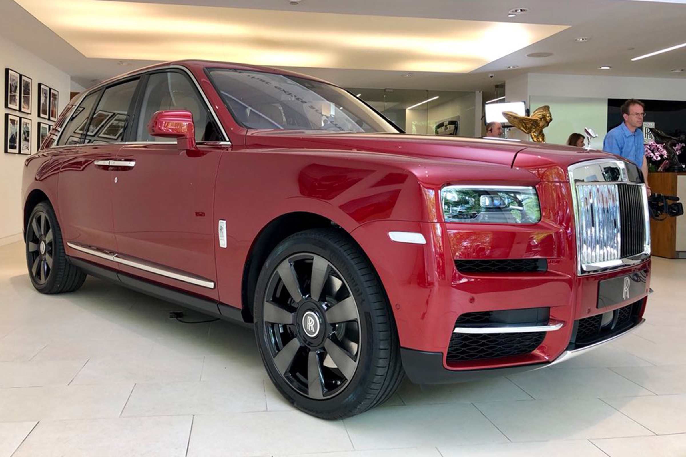 Rolls-Royce Cullinan SUV - front