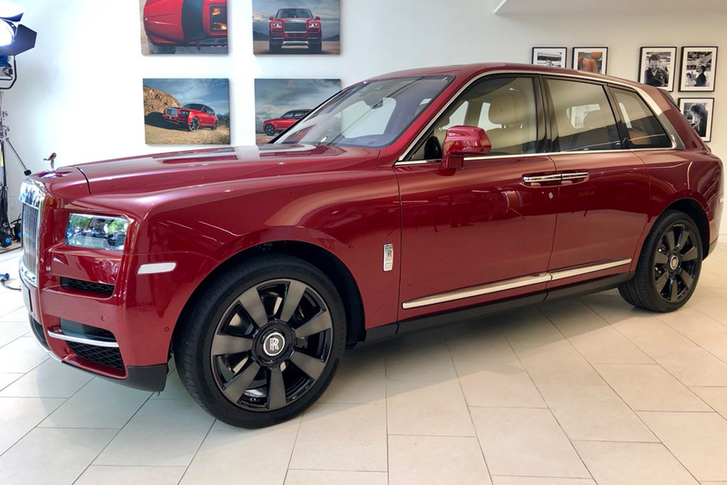 Rolls-Royce Cullinan SUV - front