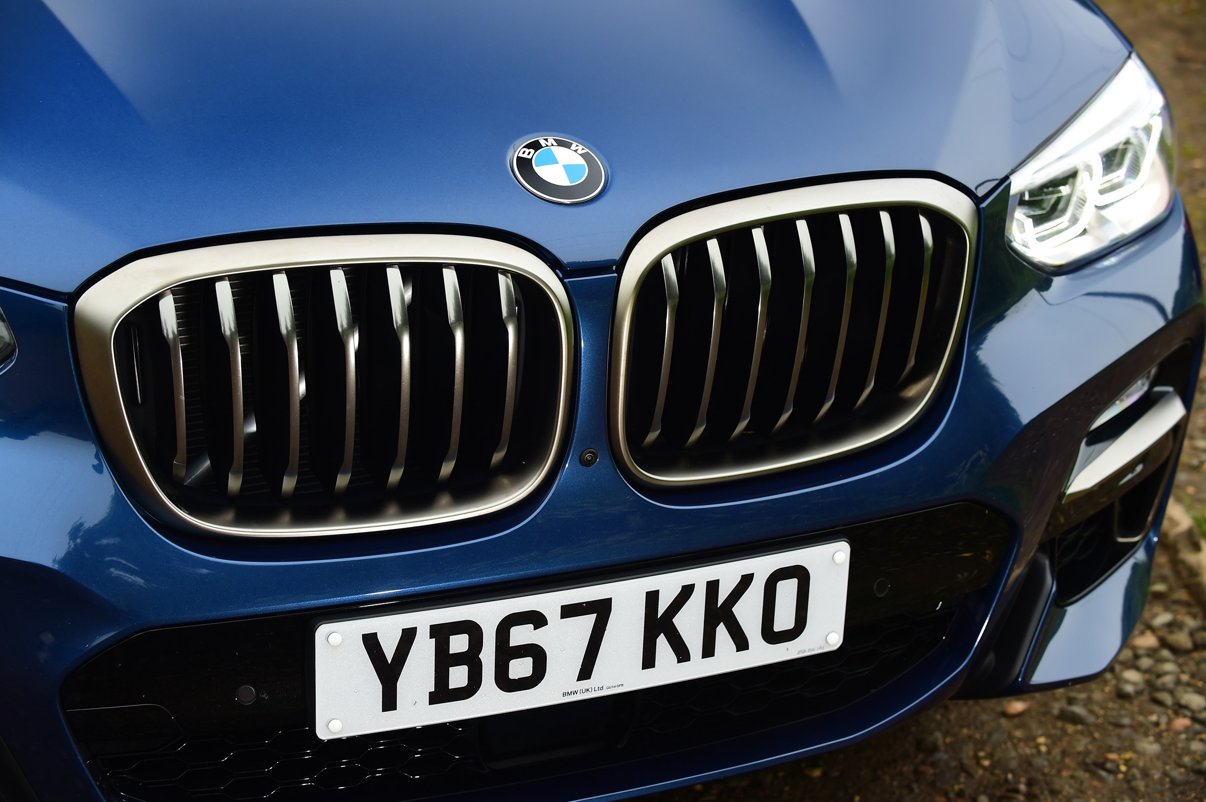 BMW X3 M40i - grille