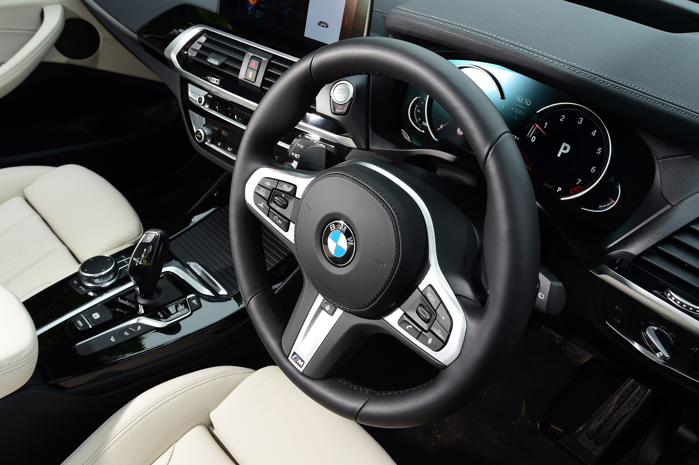 BMW X3 M40i - steering wheel