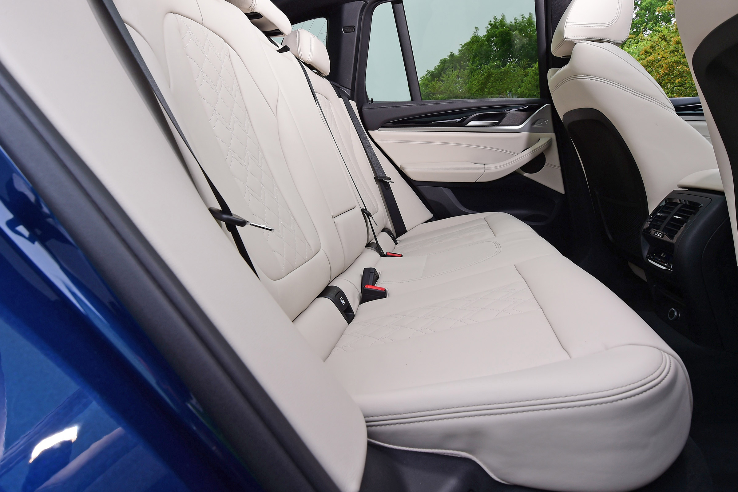 BMW X3 M40i - rear seats