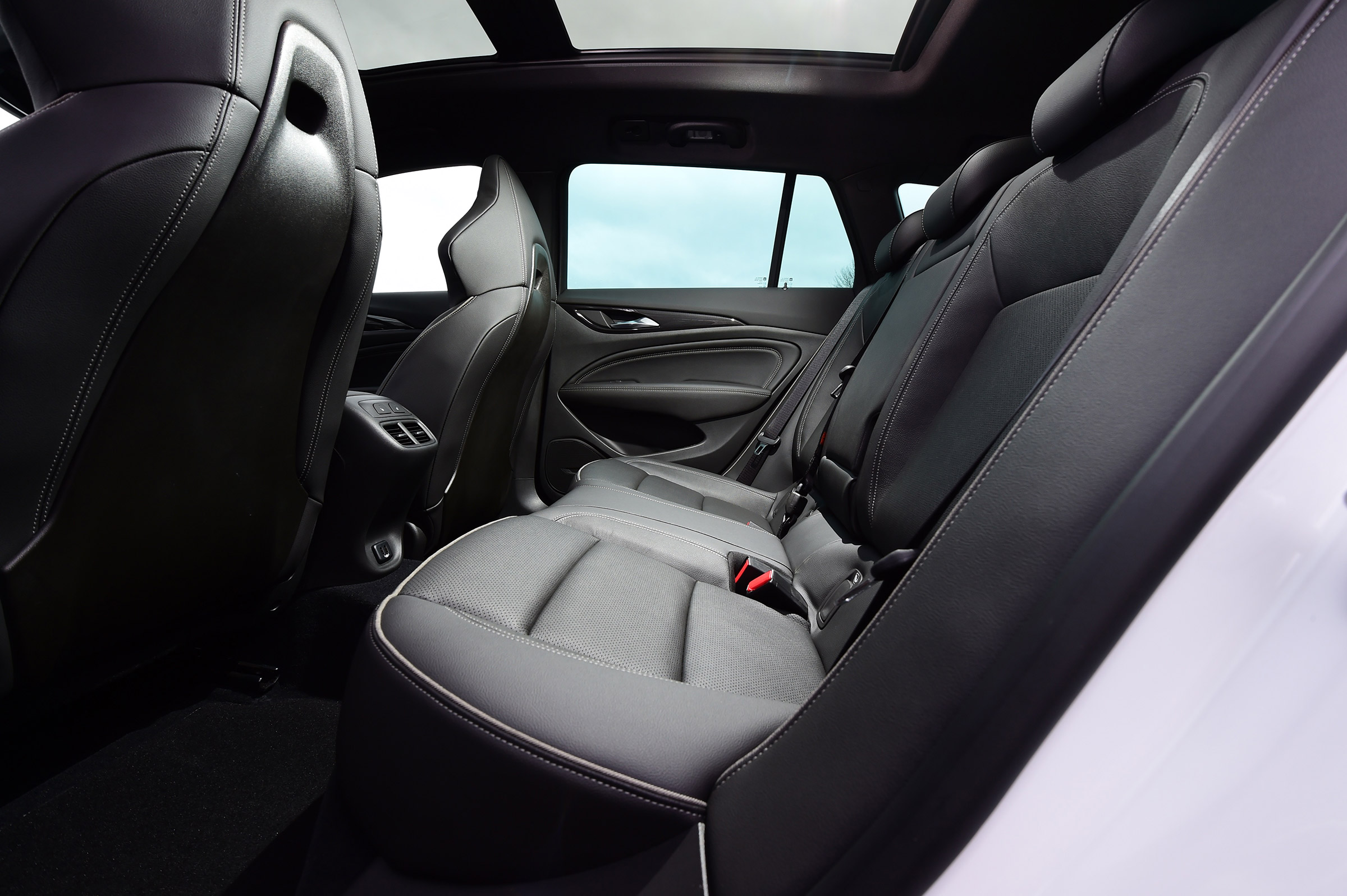 Vauxhall Insignia Sports Tourer GSi - rear seats