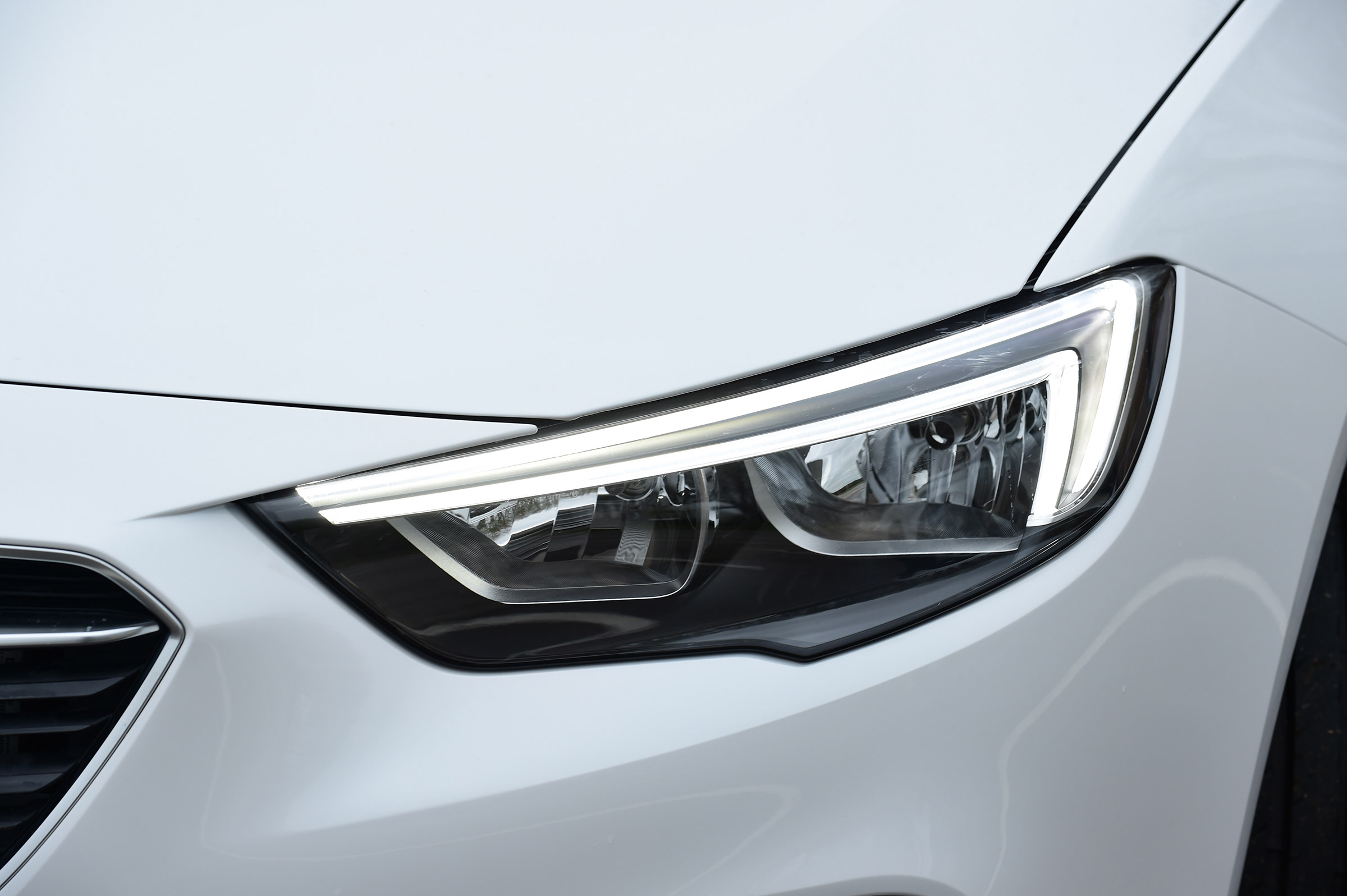 Vauxhall Insignia Sports Tourer GSi - front light