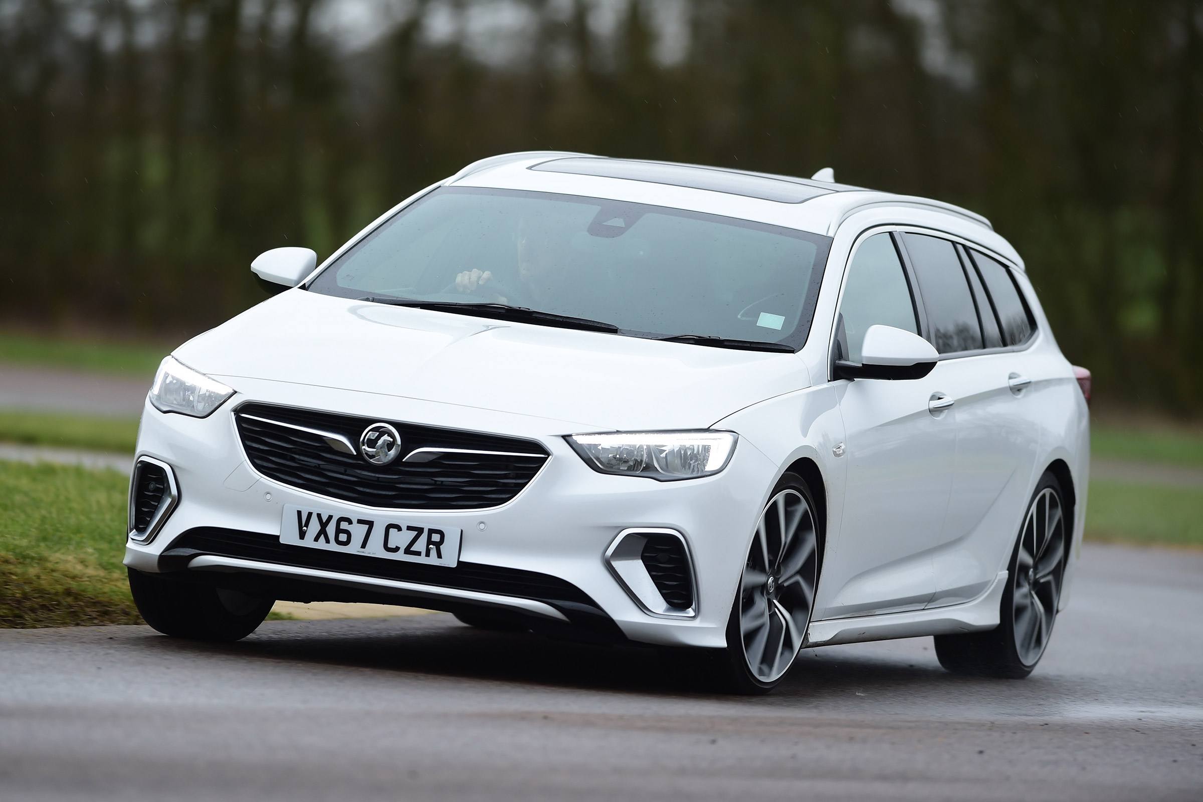 Vauxhall Insignia Sports Tourer GSi - front cornering