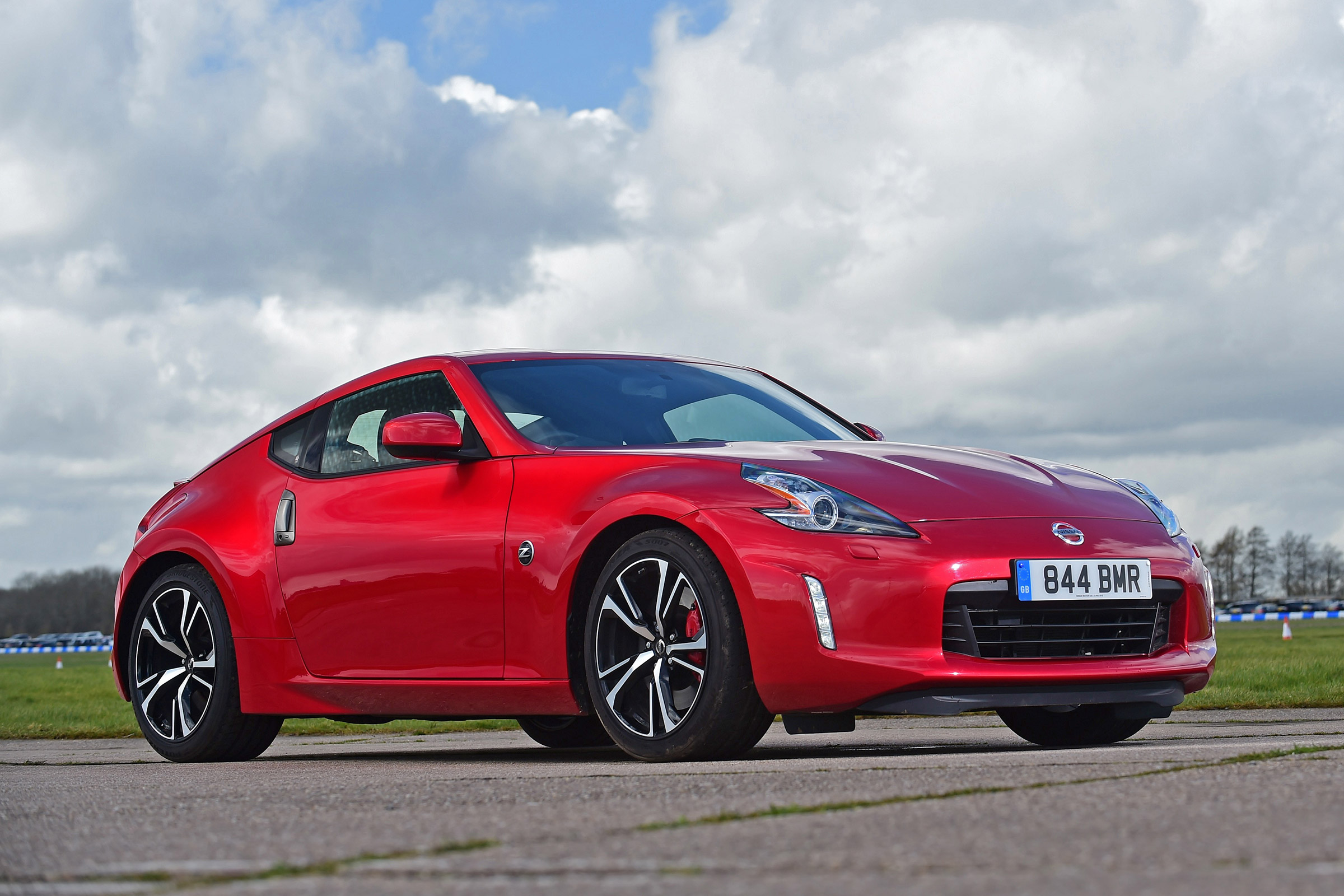 Nissan 370Z - front static