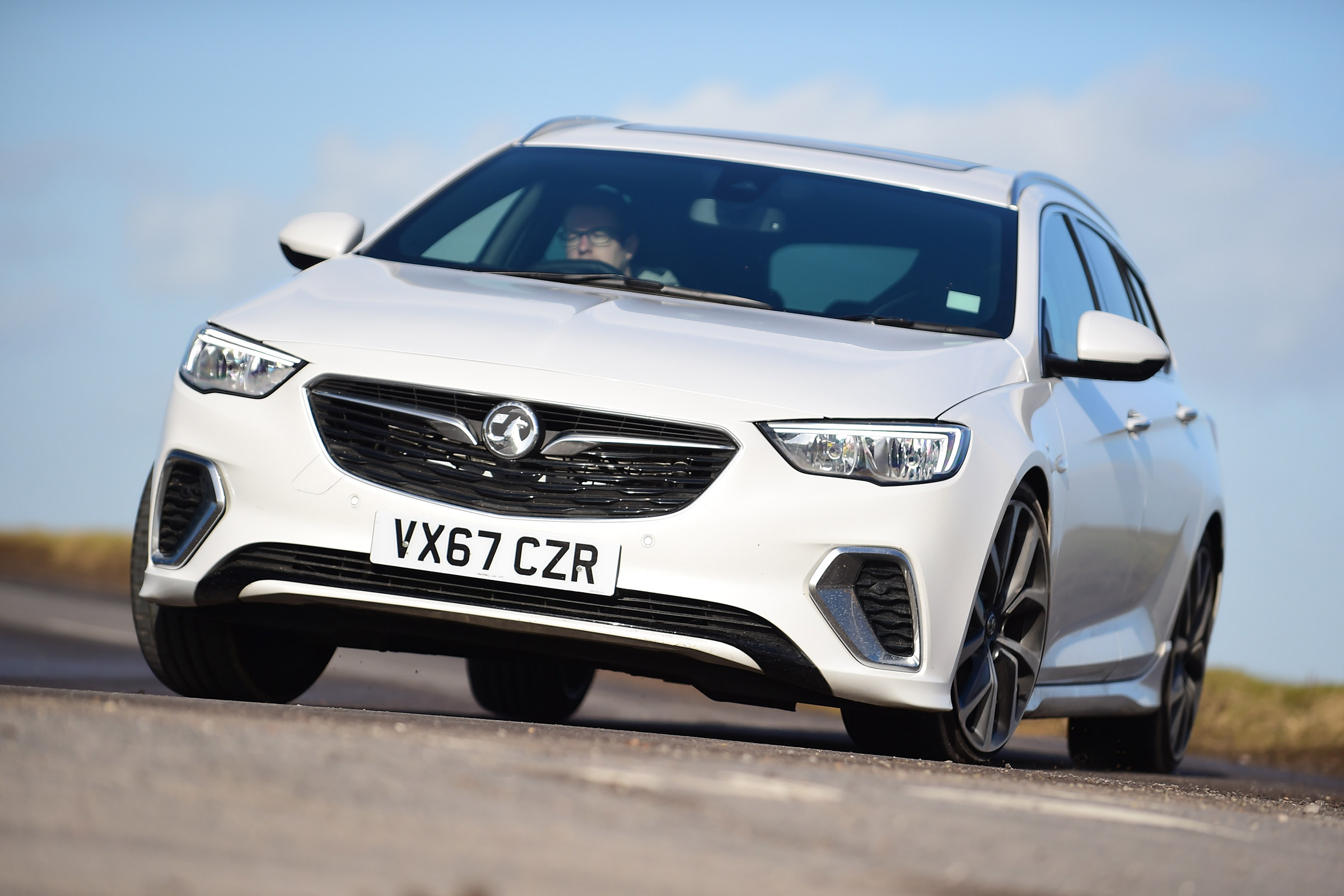 Vauxhall Insignia Sports Tourer GSi - front action