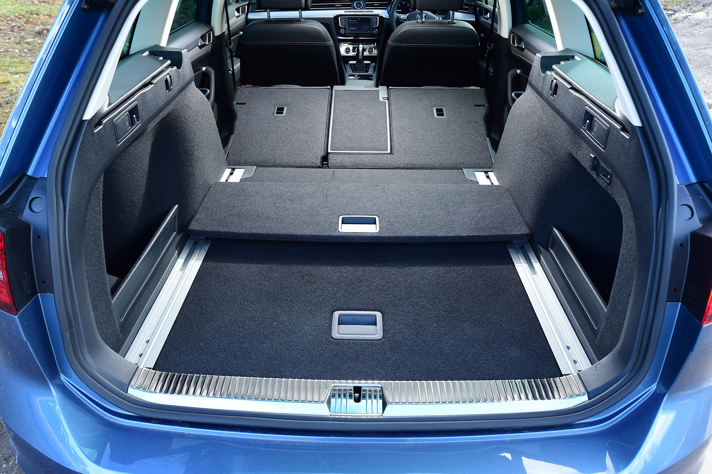 Volkswagen Passat Estate - boot seats down