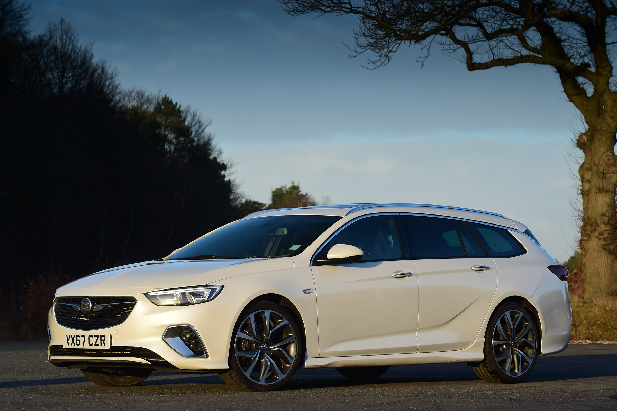 Vauxhall Insignia Sports Tourer GSi - front static