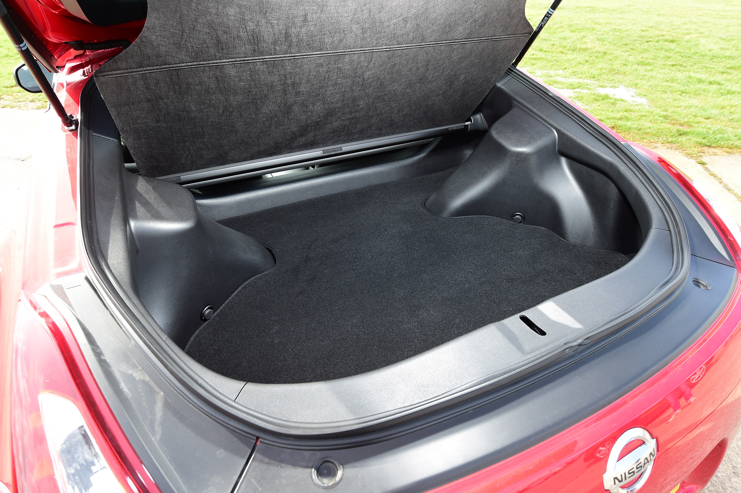 Nissan 370Z - boot