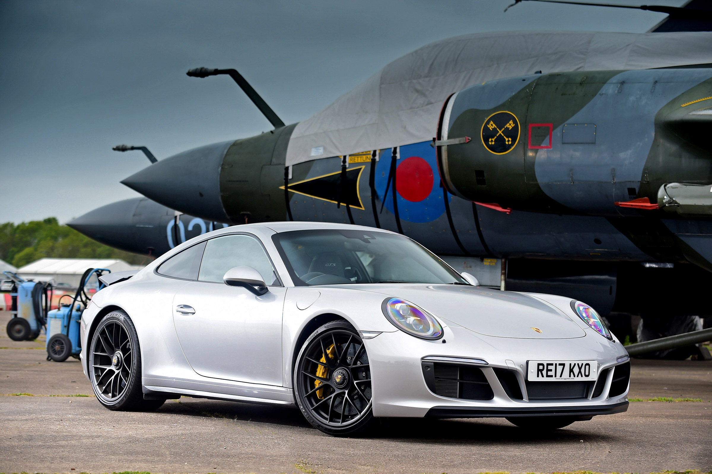 Porsche 911 GTS - front static